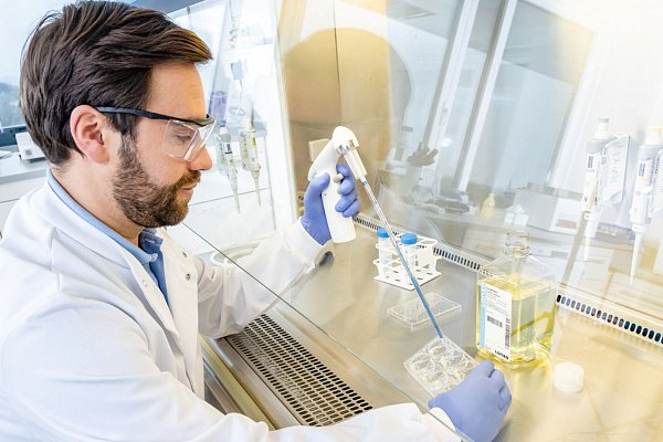 CAR-T, CAR-NK a MSC: Jak buněčné terapie přepisují moderní onkologii a imunologii