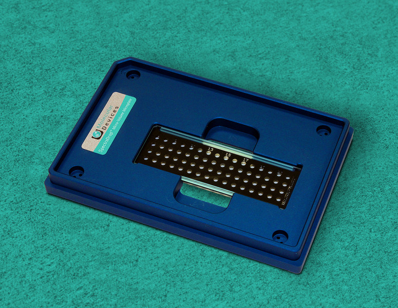 SpectraDrop™ Micro-Volume HTS Kit Contains: SpectraMax adapter Five 24-well sample slides Five 64-well sample slide Five 4uL sample covers Five 2uL sample covers and storage case.